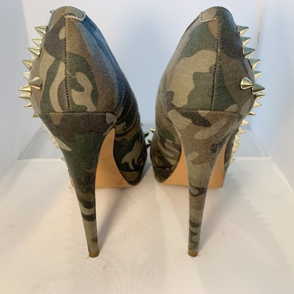 Heels - Picture 3 of 3